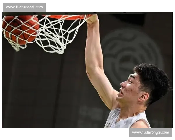 首秀 7 分 8 篮板 余嘉豪：西甲强度让我第一节就喘不上气